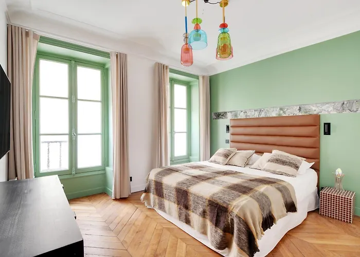 Parisian Luxury & Charm - St Germain Apartment *
