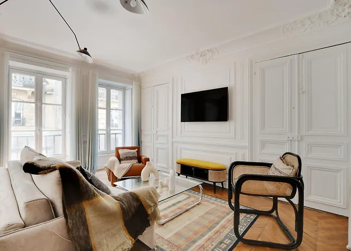 Parisian Luxury & Charm - St Germain Apartment